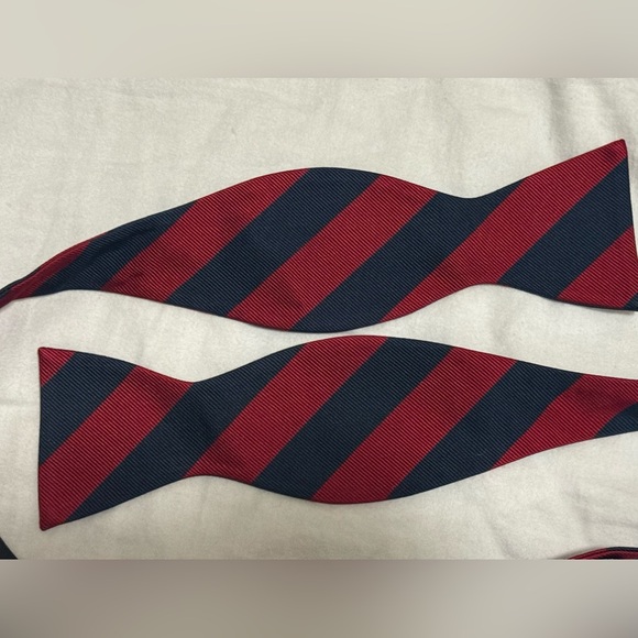 Jos A Bank Red & Navy Blue Stripe Silk Bow tie - Picture 4 of 4